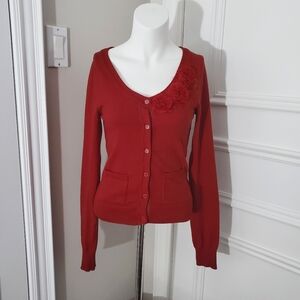 Super Chic Vintage 90s Knit Red Cardigan With Pockets/Flower Broach